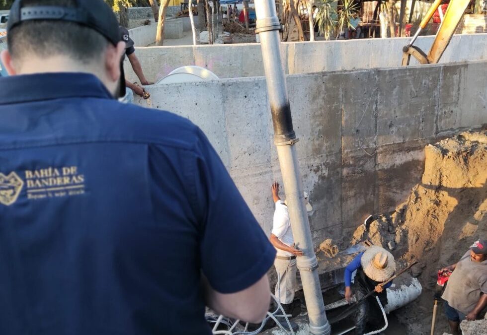 Repara OROMAPAS tubería dañada por empleados federales en Bucerías